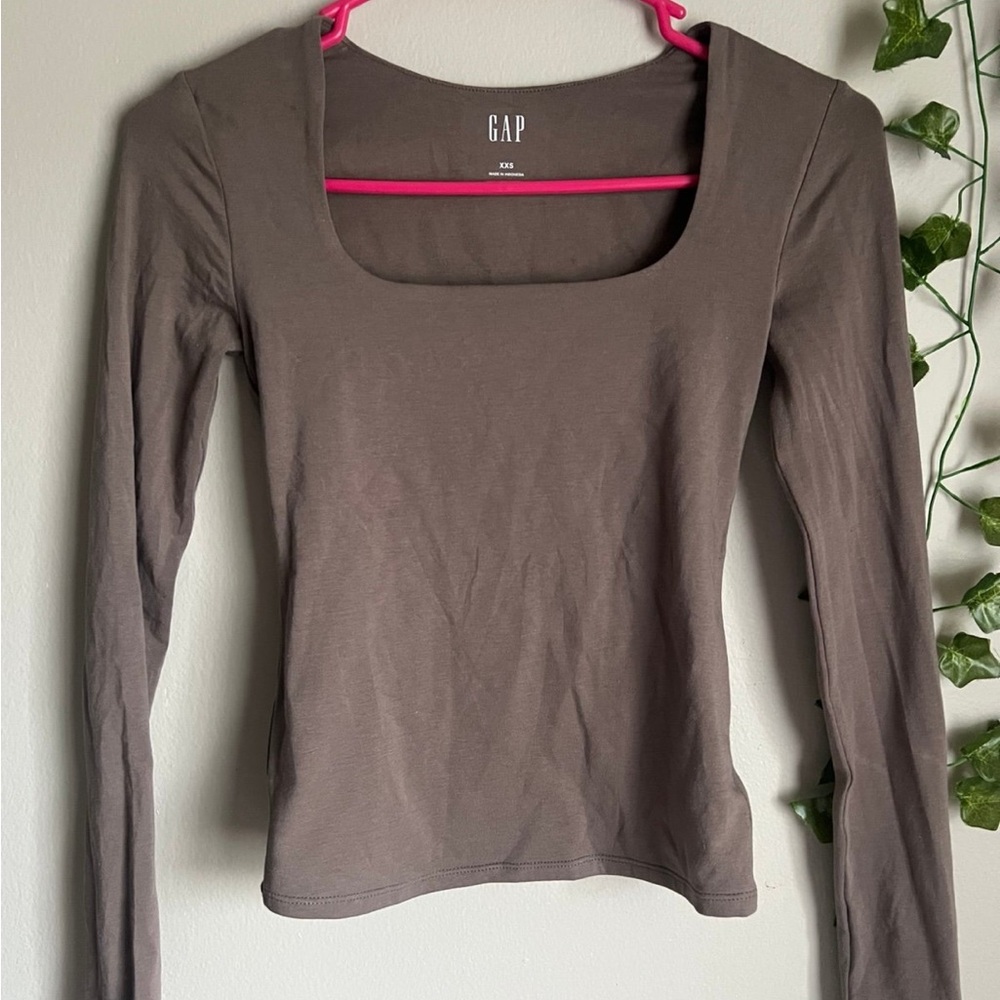 BROWN GAP SHIRT SQUARE NECK
